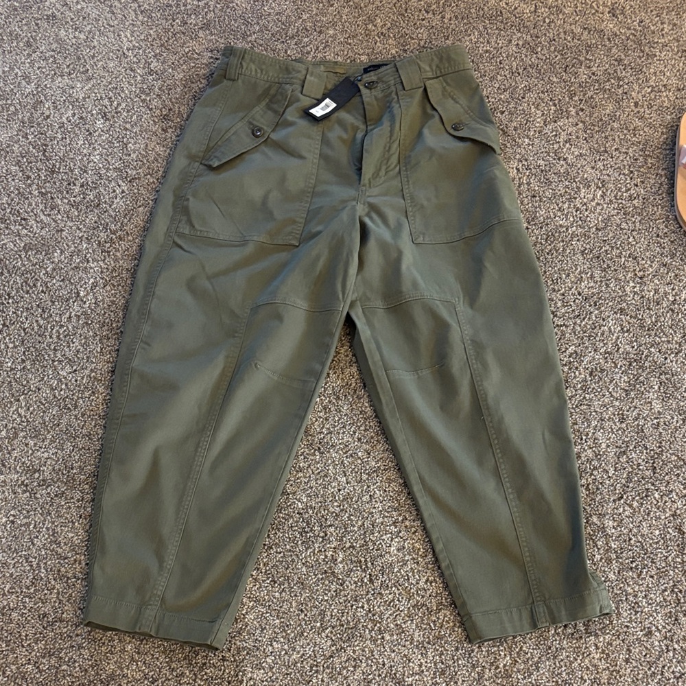 New with tag. Banana Republic cargo pants